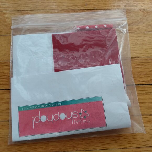 Quilt Block Sewing Pattern with Fabric - 2014 July Shop Hop Undercover Quilts - Picture 2 of 6